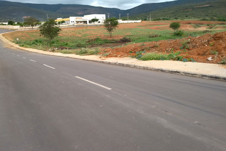 Brumado: Prefeitura licita muro e nivelamento de área que receberá Escola de Medicina e Policlínica