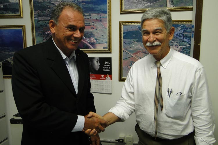 Brumado: TCM multa prefeito e ex-prefeito em R$ 5 mil