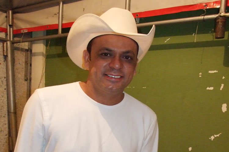 Prefeitura de Barra da Estiva paga o dobro do cachê por show do cantor Frank Aguiar no São João