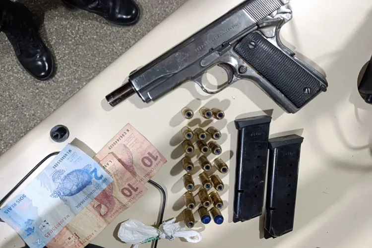 Operação Seabra em Paz: Menor é apreendido com pistola e munições em blitz