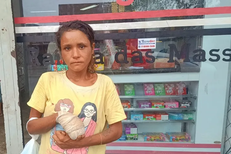 Mulher atacada a facadas na rua em Brumado pede ajuda para manter os filhos