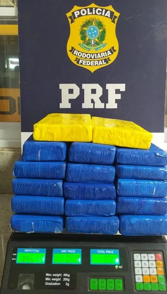 Ônibus é interceptado com 14kg de drogas e medicamentos ilegais em Vitória da Conquista