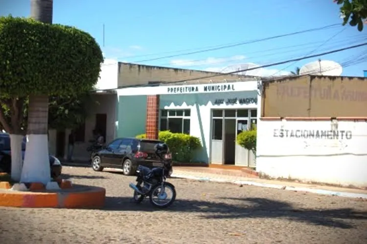 Ex-prefeito de Rio do Pires encaminha ao TCM pagamentos de secretários