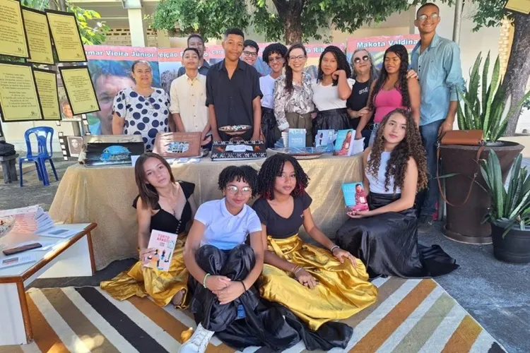 2 mil estudantes da rede estadual participam da Feira Literária de Bom Jesus da Lapa