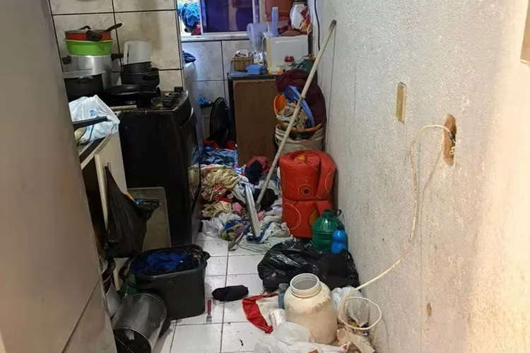 Filho é preso após deixar mãe idosa em situação de abandono e condições insalubres