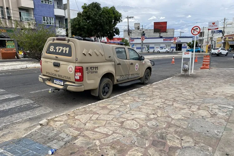 Homem embriagado invade comércio e ameaça ex-companheira de morte em Guanambi