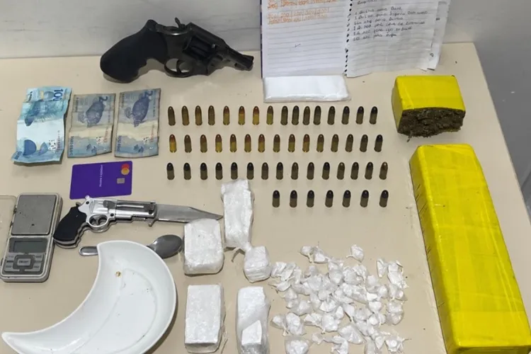 Homem é preso com arma, munições e drogas em Vitória da Conquista