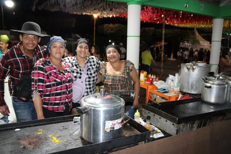 Ambulantes comemoraram boas vendas no circuito do aniversário de Brumado