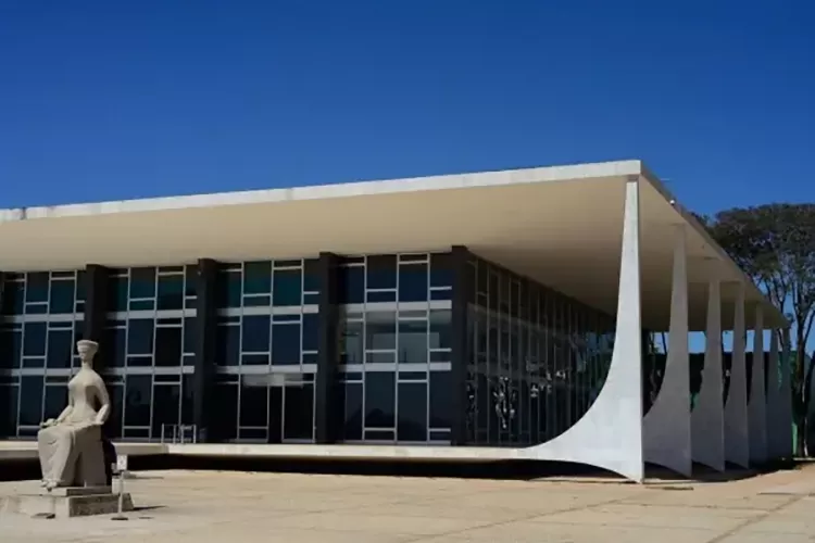 STF forma maioria para derrubar prisão especial para formados no ensino superior