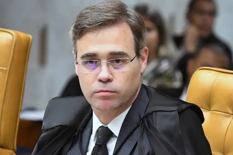 André Mendonça volta a suspender multas sobre saúde mental no trabalho