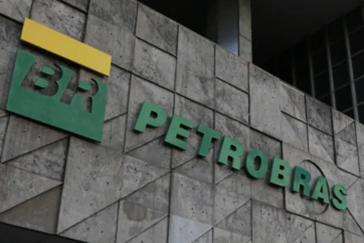 Petrobras reduz preços de gasolina para distribuidoras