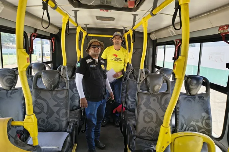 Transporte escolar passa por vistoria para garantir segurança de alunos em Brumado