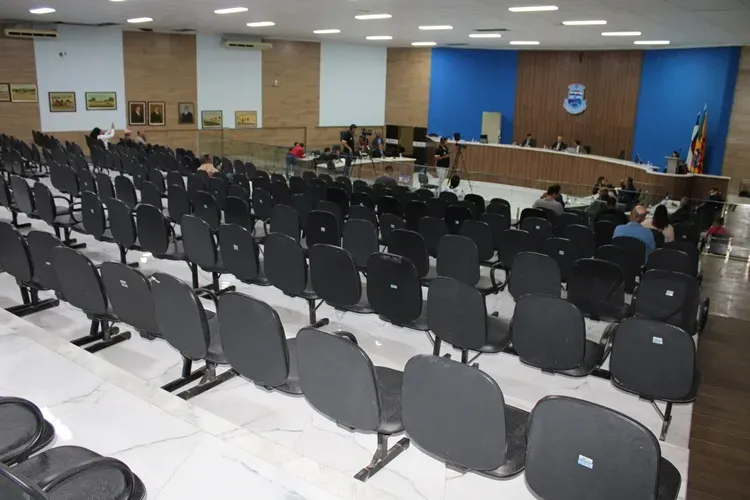 Pauta da Câmara de Brumado traz atualização salarial de servidores e honrarias nesta segunda (21)