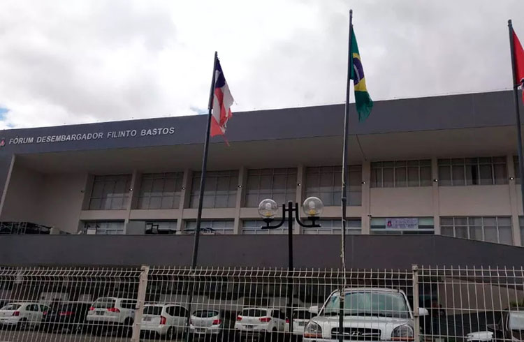 PM é condenado a seis anos de prisão por matar homem dentro de bar em Feira de Santana