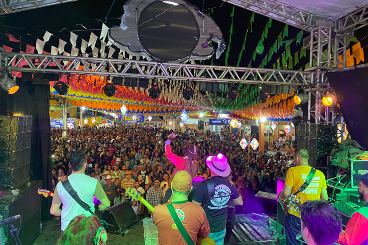 Malhada de Pedras: Edigar Mão Branca faz o encerramento do 'Arraiá do Sessentão'