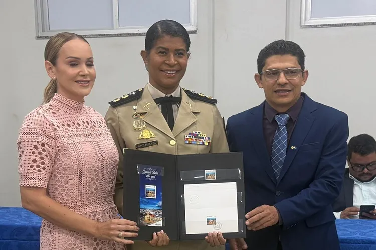 Selo comemorativo ao aniversário de Guanambi homenageia comandante do 17º BPM