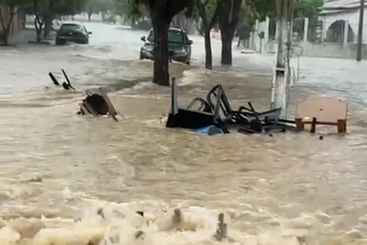 Calamidade: Chuva em Ituaçu suspende aulas, atendimento em UBSs e desaloja famílias