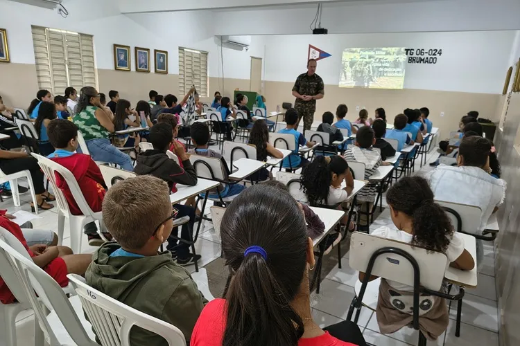 Brumado: Dia do soldado com interação entre escolas e o TG 06-024