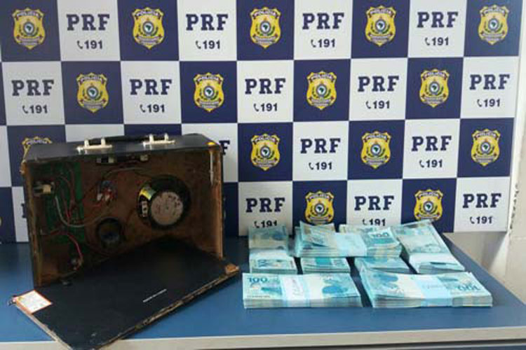 PRF apreende R$ 70 mil em notas falsas em Vitória da Conquista