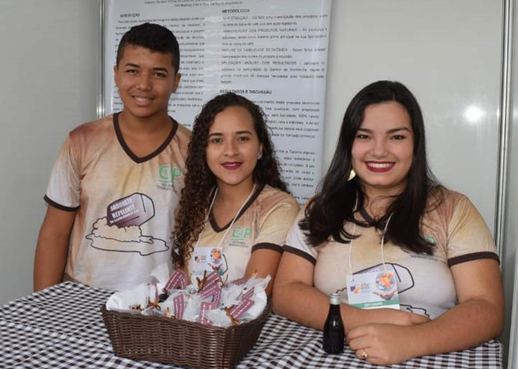 Senhor do Bonfim: Estudantes usam café para criar produtos que repelem mosquito da dengue