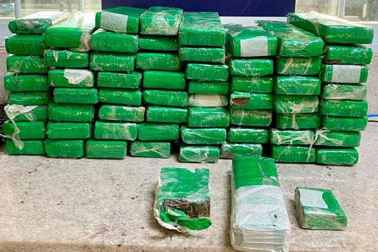 Passageiro é preso com 40 kg de maconha em ônibus na BR-116 em Vitória da Conquista
