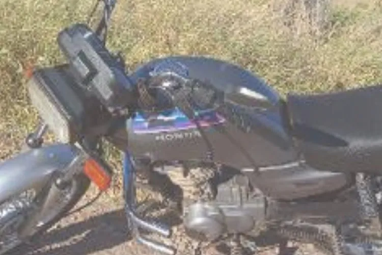 Guanambi: 17º BPM recupera motocicleta e prende homem com mandado em aberto
