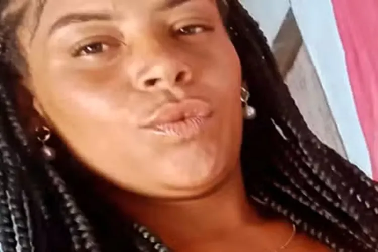 Mulher é morta a tiros na frente da filha de 8 anos em Feira de Santana