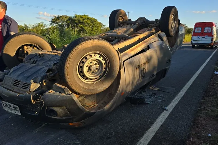 Viatura da Marinha tomba com jet ski na BA-160 em Bom Jesus da Lapa