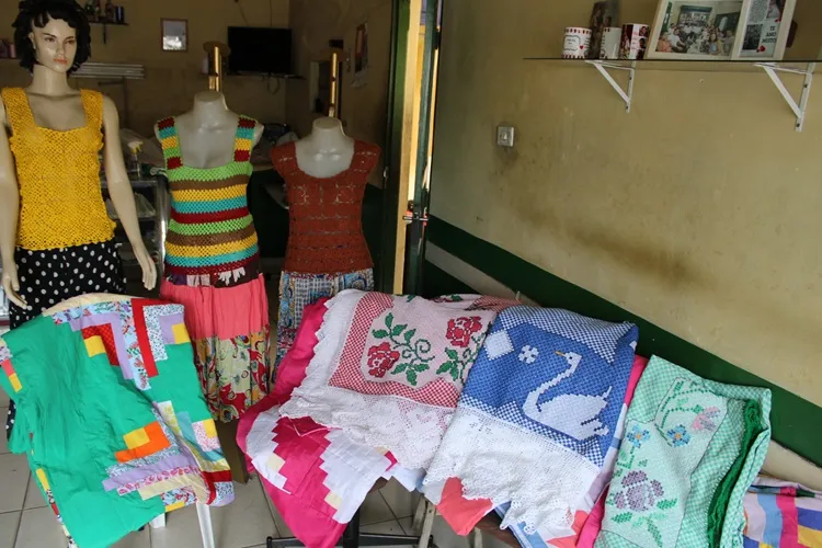 Brumado: Dona Vadinha mantem tradição de mulher rendeira em ateliê