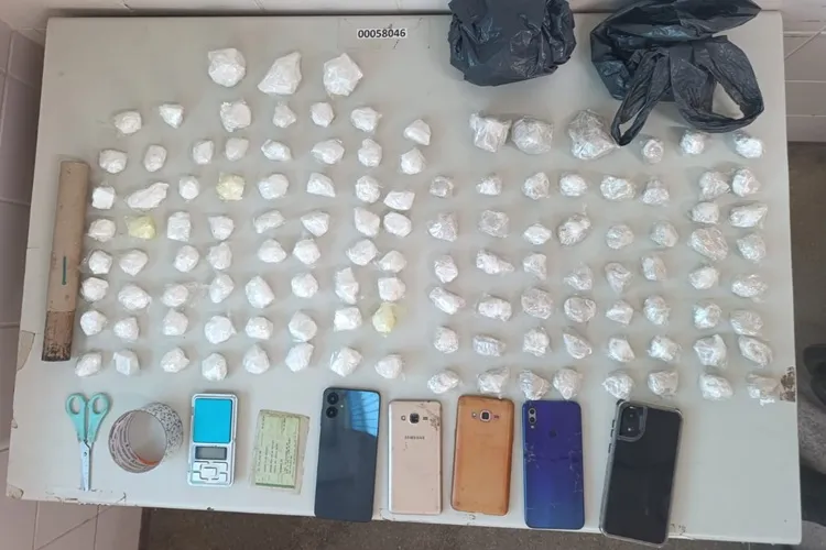 Rondesp intercepta distribuição e prende casal com 1,8 kg de drogas em Guanambi