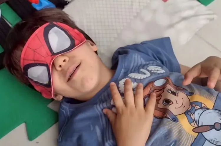 Famosos ajudam menino por remédio de R$ 15 milhões