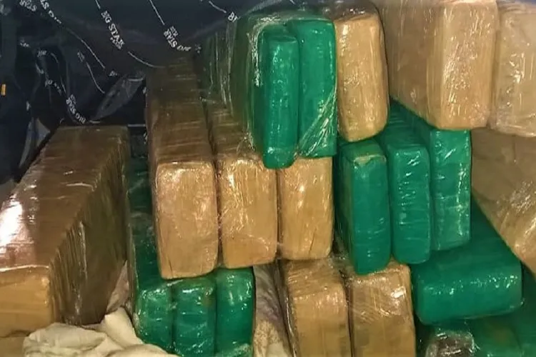 Mulher é presa transportando 20 kg de maconha dentro de ônibus em Vitória da Conquista