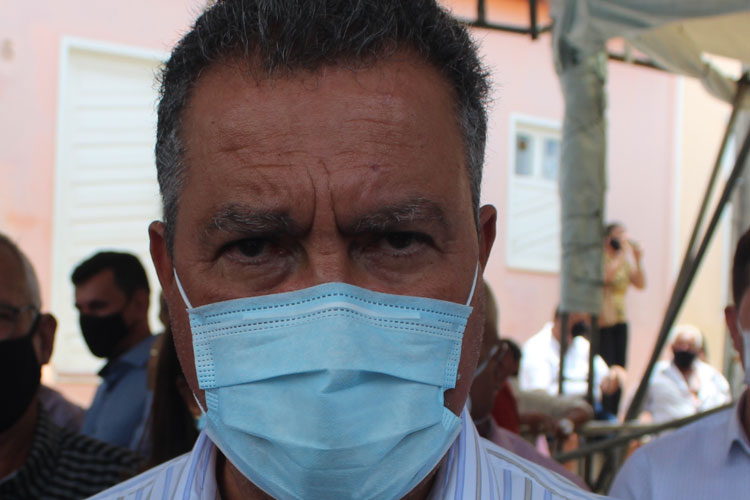 Horário do toque de recolher volta a ser 20h a partir de segunda, diz Rui Costa