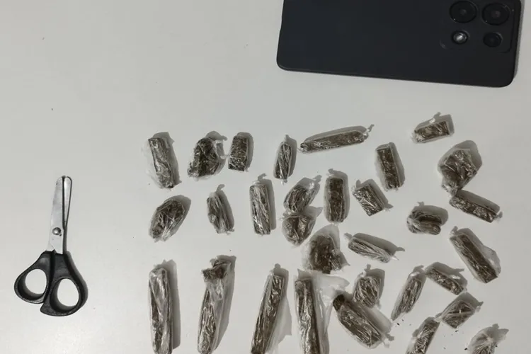 Bom Jesus da Lapa: Jovem é preso com 31 trouxas de substância análoga à maconha