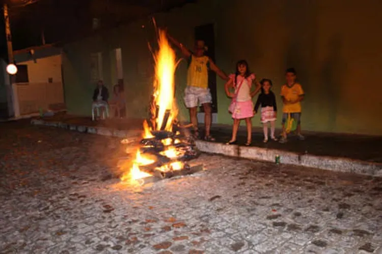 São João Seguro: Saiba como soltar fogos e acender fogueiras sem riscos