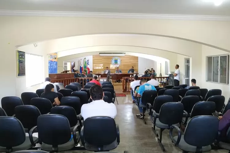 Vereador renuncia ao cargo e abre vaga para suplente em Macaúbas