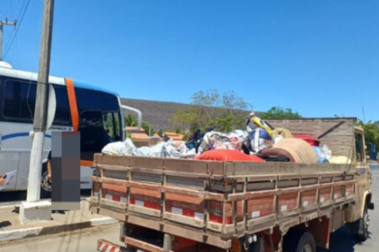 PRF flagra transporte irregular de trabalhadores na BR-242 em Seabra