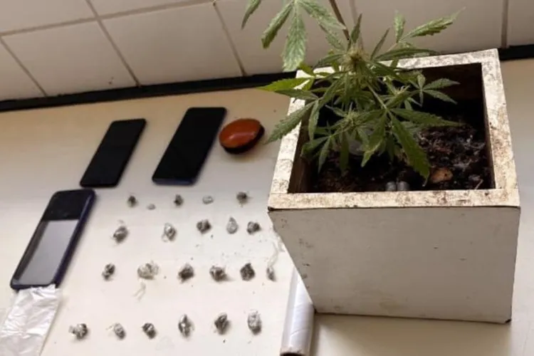 79ª CIPM prende homem com mandado em aberto e drogas em Poções