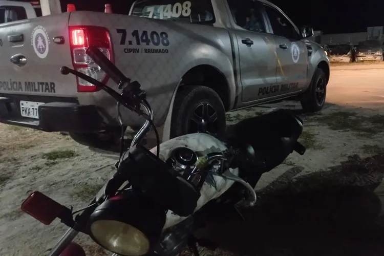 2ª CIPRv apreende veículo com restrição de circulação na BR-030 em Brumado