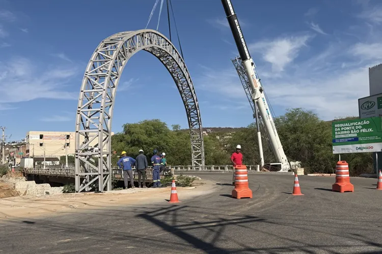 Brumado ganha novo cartão-postal: Arcos começam a ser instalados em ponte