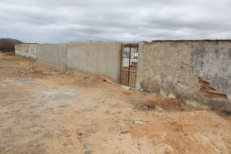 Moradores denunciam falta de água e abandono de cemitérios em Brumado