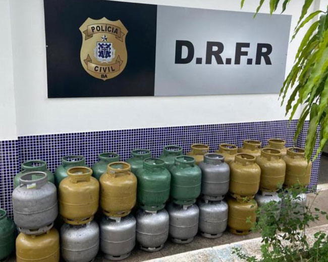 Dupla é presa após roubar carga de botijões de gás em Jequié