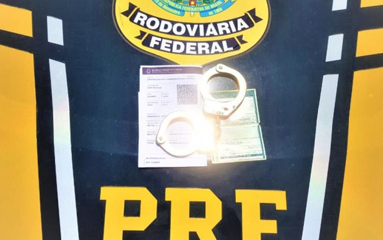 Homem é preso após ser flagrado com CNH falsa e diz que comprou documento por R$ 3mil