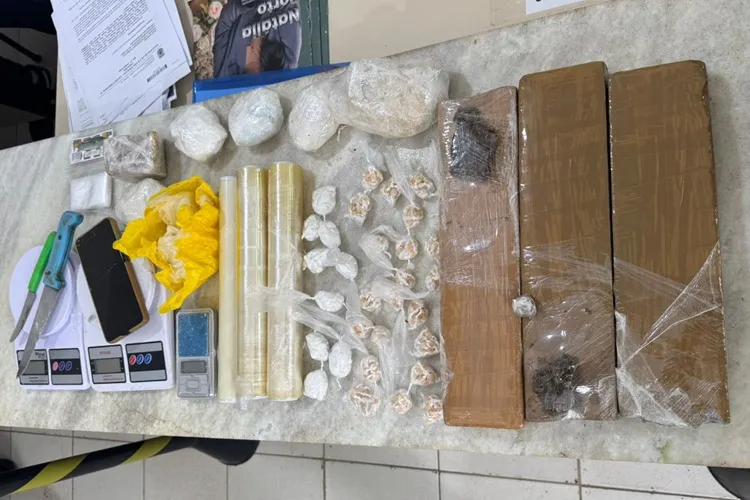 79ª CIPM apreende cocaína, crack e 3 kg de maconha em Poções