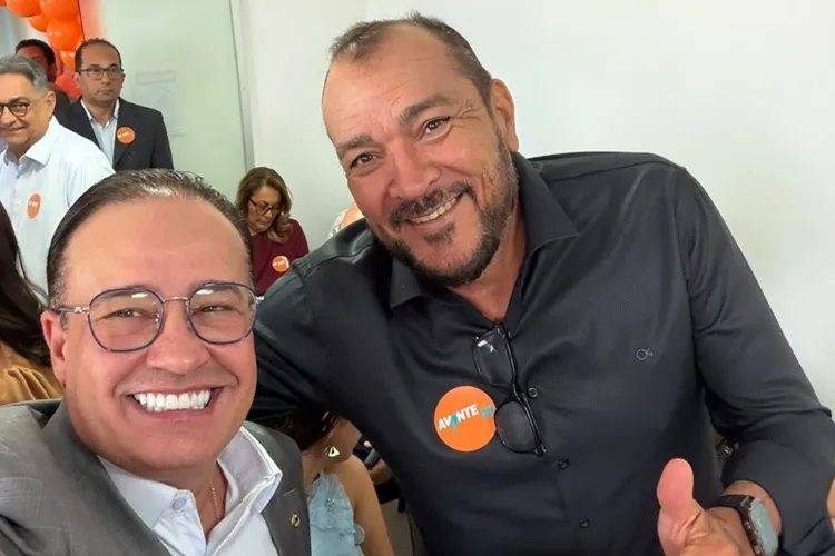 Manelão oficializa candidatura à Câmara Federal e dobradinha com Felipe Duarte em Brumado