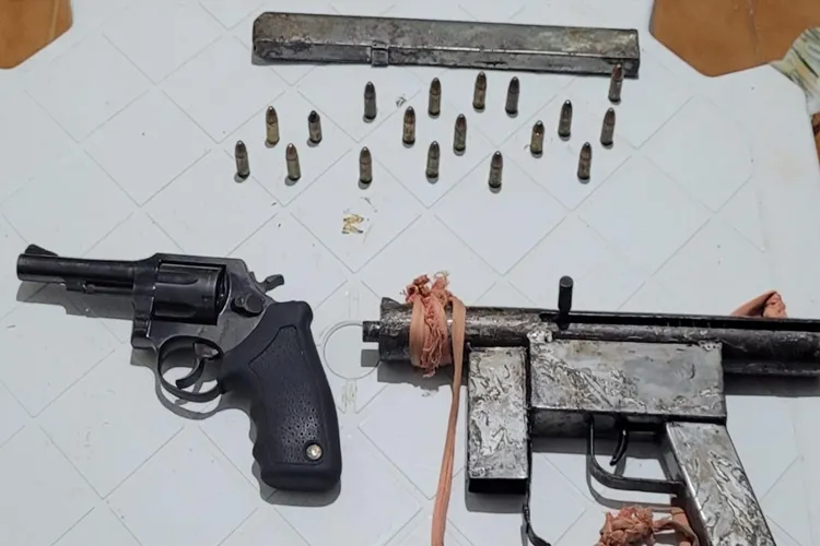 55ª CIPM apreende submetralhadora e revólver com indivíduo em Ubatã