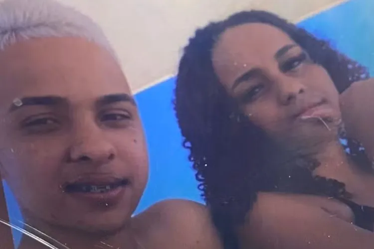 Casal morre após batida entre moto e dois carros em Salvador