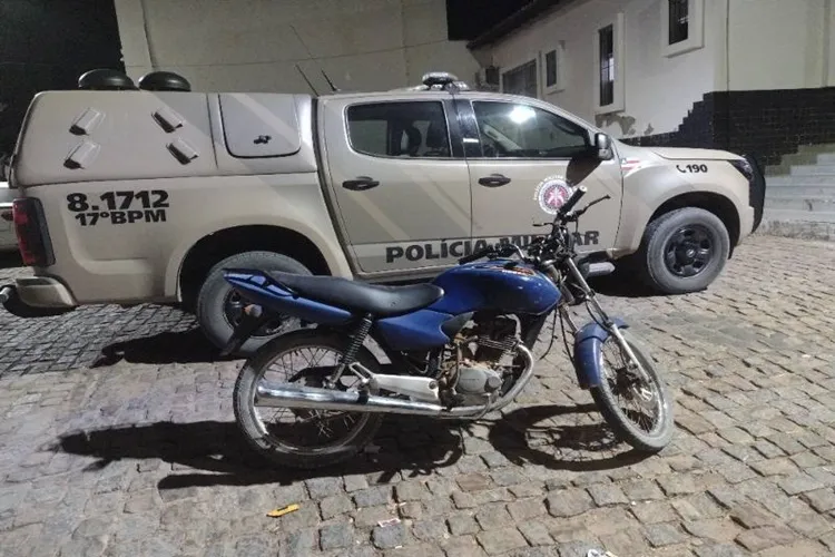 17º BPM dentifica adolescente de 17 anos e localiza motos na entrada de Guanambi