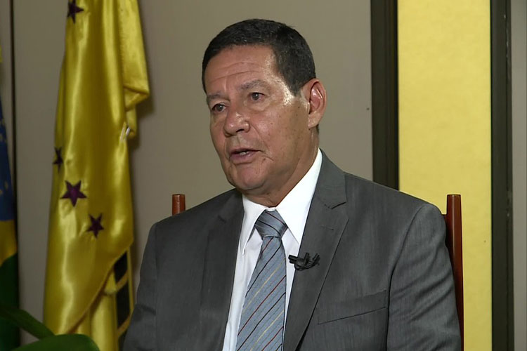 Hamilton Mourão defende trabalho social contra crime e critica cadeias