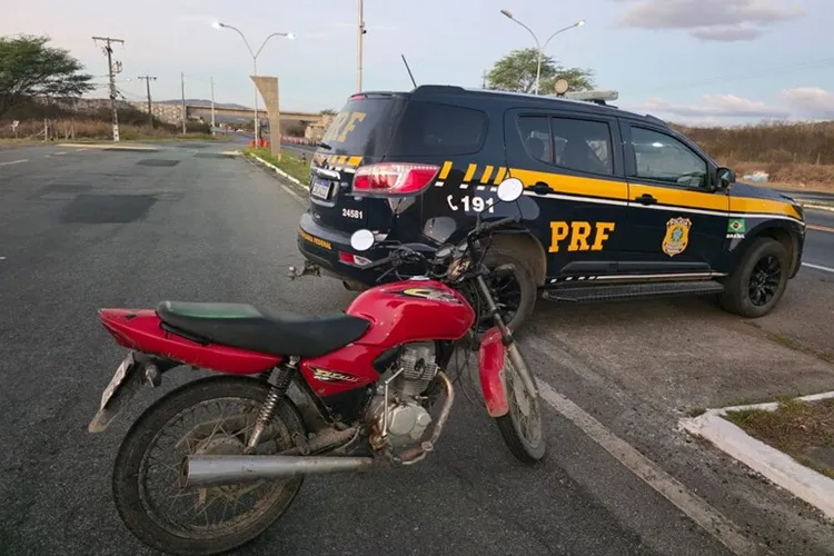 PRF flagra veículo com placa adulterada na BR-330 em Jequié
